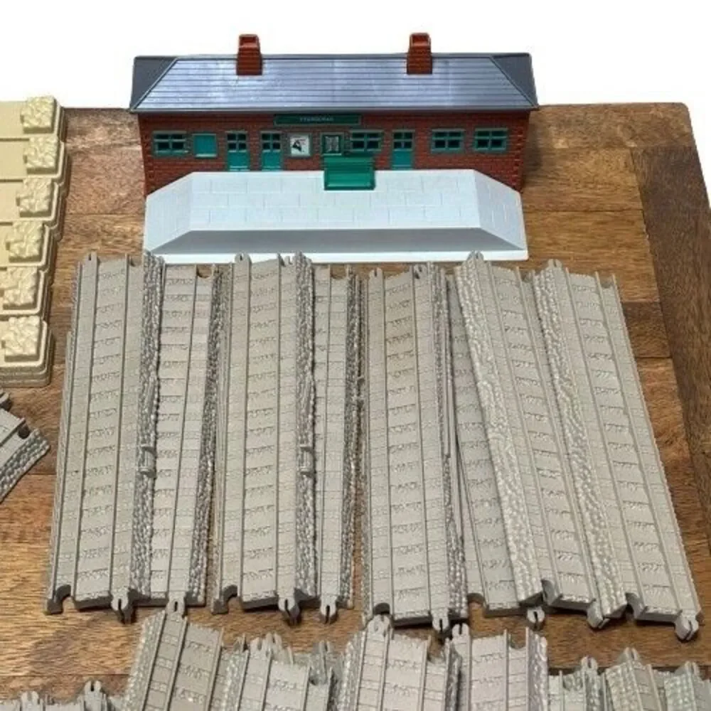 Lot 100 Pcs Thomas the Train Tracks Station Switches Gullane Hit Toy Trackmaster